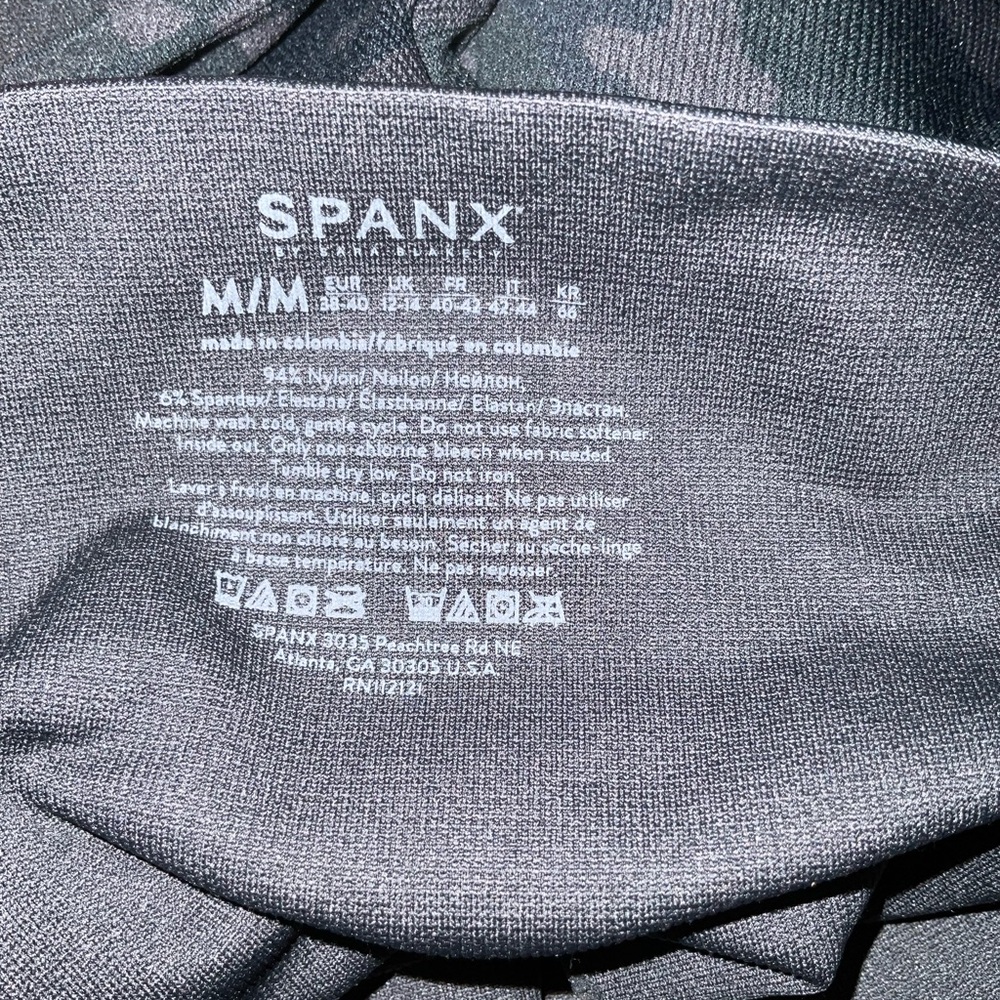 Spanx Lamn Black Camo Bike Short Size Medium Women’s New - Picture 2 of 3